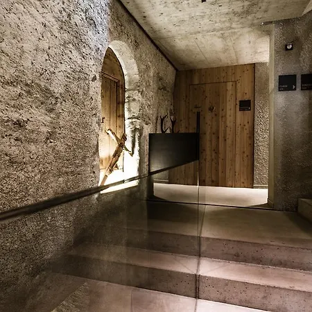 Hotel Weisses Kreuz 4*